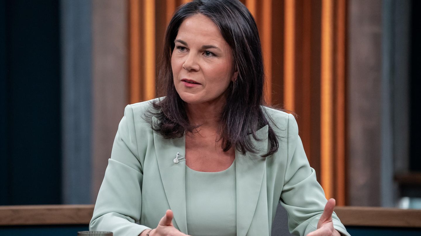 Caren Miosga: Annalena Baerbock stumbles when asked a question