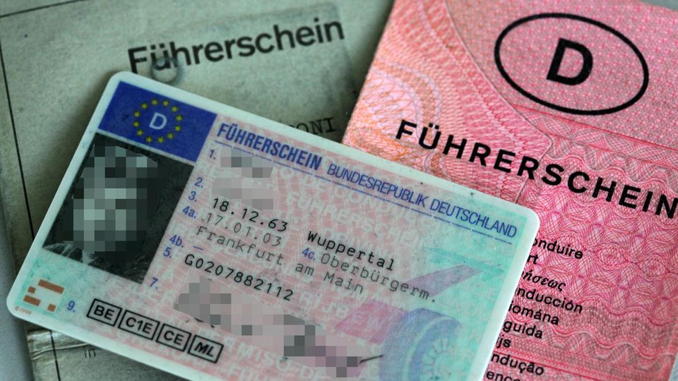 Bis spätestens 2033 müssen mehrere Millionen Führerscheine ausgetauscht worden sein. Ob Sie betroffen sind und bis wann Sie den Umtausch vollziehen müssen, sehen Sie im Video.