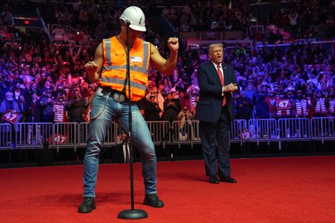 Donald Trump mit den Village People