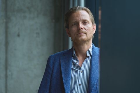 Sebastian Klein möchte mit seinem Geld das Gemeinwohl fördern. In seinem neuen Buch "Toxisch reich" kritisiert er die Vermögensverteilung in Deutschland als zerstörerisch für die Demokratie