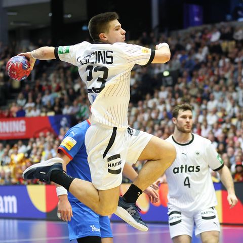 Handball-WM: DHB-Spieler Renars Uscins kommt gegen Tschechien zum Wurf