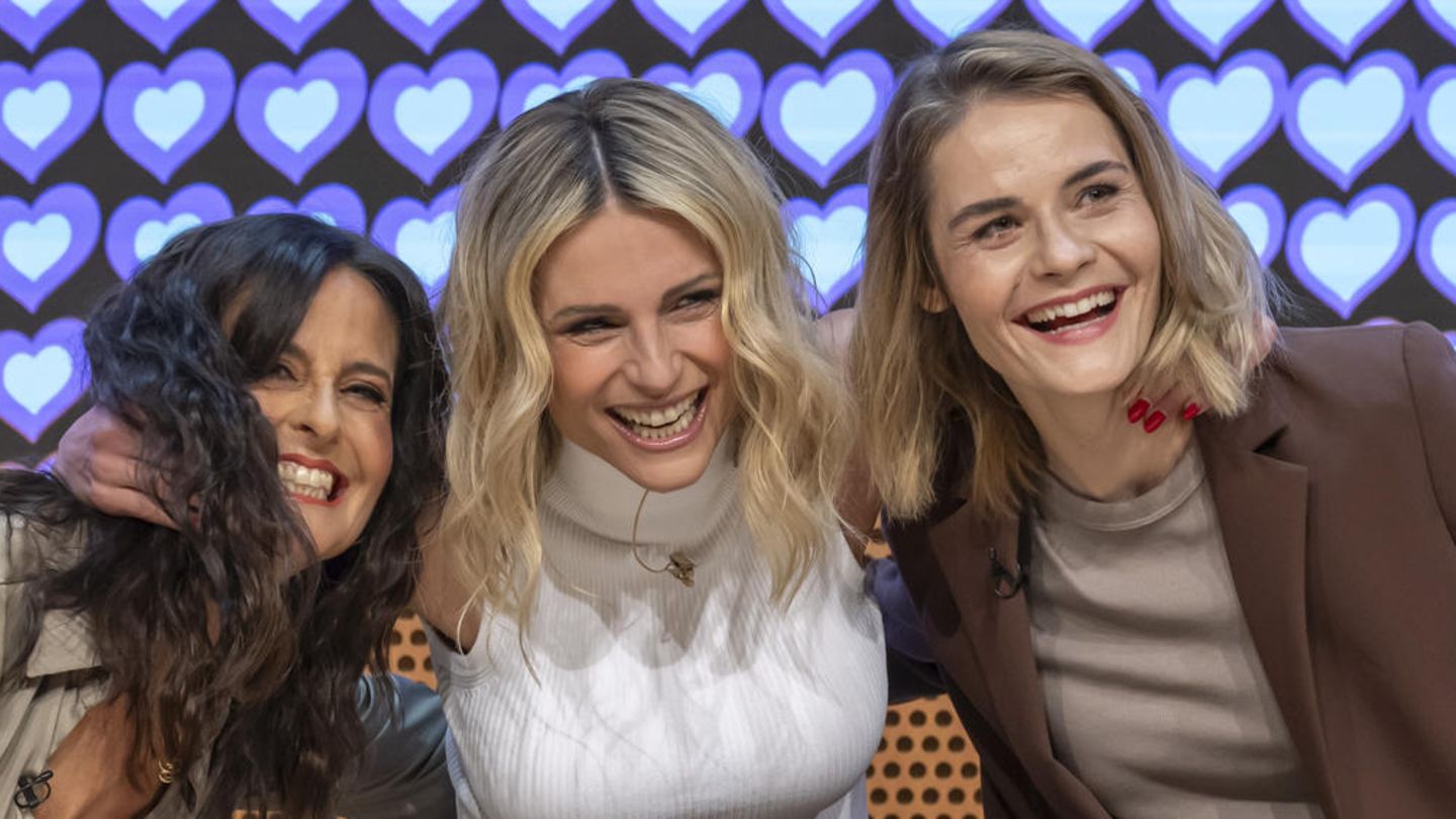 Rock Sängerin Pinkelt Auf Bühne ESC Basel: Michelle Hunziker, Hazel Brugger, Sandra Studer moderieren