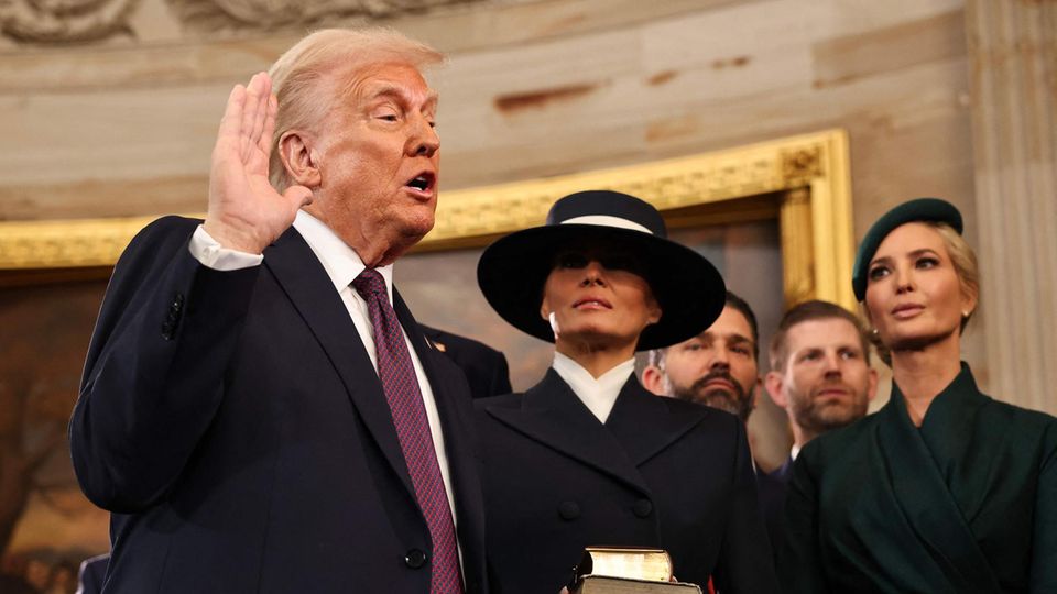 Trumps Amtseid: Hier sehen Sie, was Trump geschworen hat Trumps Amtseid: Hier sehen Sie, was Trump geschworen hat