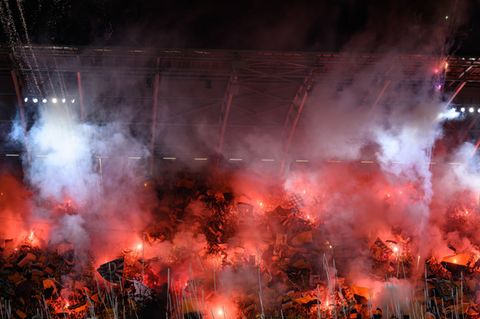 Fans von Dynamo Dresden haben durch Pyrotechnik wieder einmal dafür gesorgt, dass der Drittligist eine Geldstrafe zahlen muss