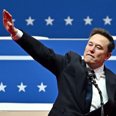 Elon Musk irritiert mit Hitlergruß-ähnlicher Geste