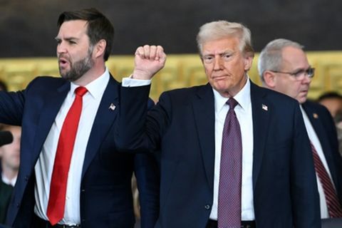 Trump (r.) im Kapitol