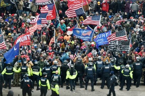 Zusammenstöße von Trump-Anhängern mit der Polizei am 6. Januar 2021 in Washington