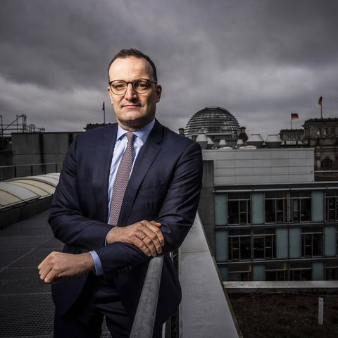Jens Spahn auf dem Jakob-Kaiser-Haus am Deutschen Bundestag
