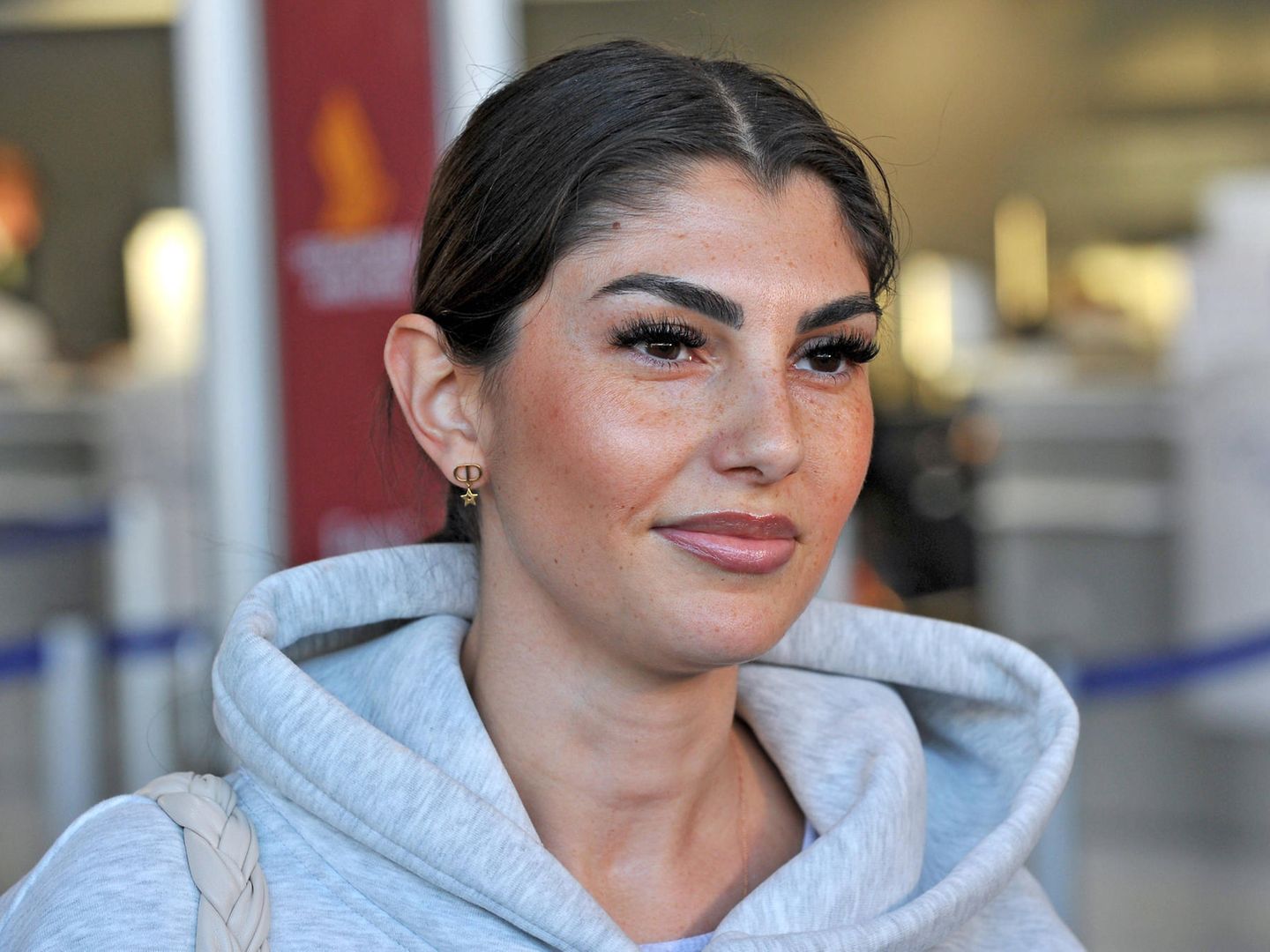 Dschungelcamp mit Yeliz Koç: Zoff im Flieger und die Vater-Frage | STERN.de