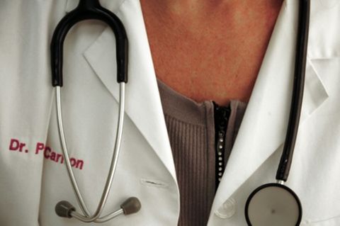 Medizinisches Personal mit Stethoskop