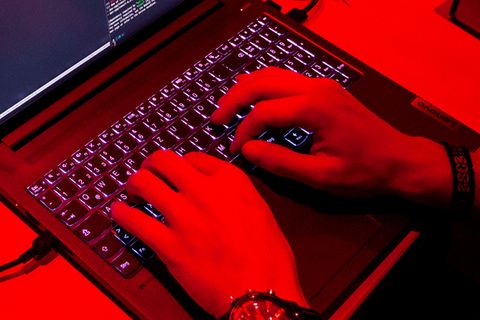 Hacker in Italien Symbolfoto