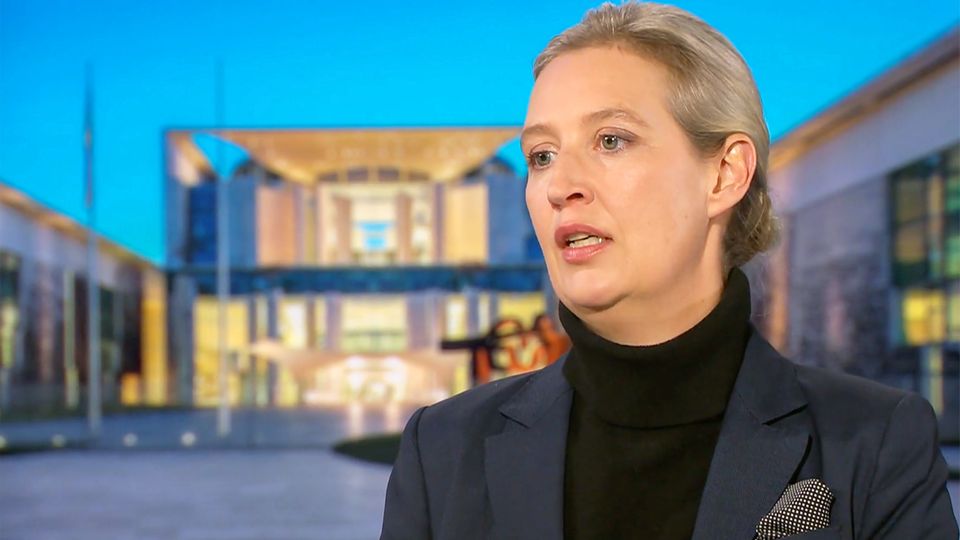 Weidel im Kanzlercheck: "Bevölkerung vor importierter Kriminalität schützen" Weidel im Kanzlercheck: "Bevölkerung vor importierter Kriminalität schützen"