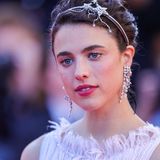 Die 30-jährige US-Amerikanerin, gerade mit sehr viel Haut in "The Substance" zu bewundern, hat sich längst aus dem Schatten ihrer Mutter Andie MacDowell gelöst. Neben Ethan Hawke spielt sie nun in "Blue Moon" im Wettbewerb