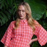 Den Ruf als It-Girl und Mode-Trendsetterin wird die inzwischen 50-jährige US-Amerikanerin wohl nie mehr los. Nach Berlin kommt sie vor allem für die internationale Premiere der Komödie "Magic Farm", in dem eine amerikanische Filmcrew im falschen Land strandet