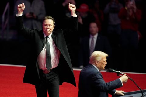 Donald Trump ist offen dafür, dass Tiktok an Elon Musk geht. Foto: Alex Brandon/AP/dpa
