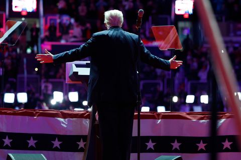 Der Allmächtige? Donald Trump bei seinem Auftritt in der Capital One Arena in Washington nach seiner Amtseinführung