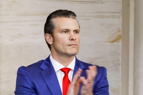 Pete Hegseth applaudiert bei der Inauguration von Donald Trump