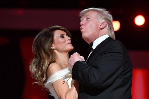 Das Ehepaar Donald Trump und Melania Trump beim ausgelassenen Tanz im Jahre 2017.