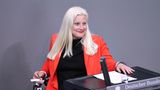 Die baden-württembergische Grünen-Politikerin Stephanie Aeffner starb Anfang Januar. Die Umstände und das genaue Datum sind unbekannt. Die 48-jährige Bundestagsabgeordnete vertrat den Wahlkreis Pforzheim, gehörte dem Ausschuss für Arbeit und Soziales an und war zuständig für Sozialpolitik, die Bekämpfung von Kinderarmut, Asyl und Flucht sowie Behindertenpolitik. Sie saß selbst im Rollstuhl