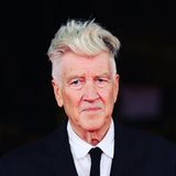 US-Regisseur David Lynch, bekannt durch die Mystery-TV-Serie "Twin Peaks" sowie durch Kultfilme wie "Wild at Heart" und "Blue Velvet" starb am 15. Januar. Seit 2020 litt er an einem Lungenemphysem. Als Regisseur und Drehbuchautor war er viermal für einen Oscar nominiert, ging aber immer leer aus. Die Filmakademie verlieh ihm 2019 schließlich einen Ehren-Oscar