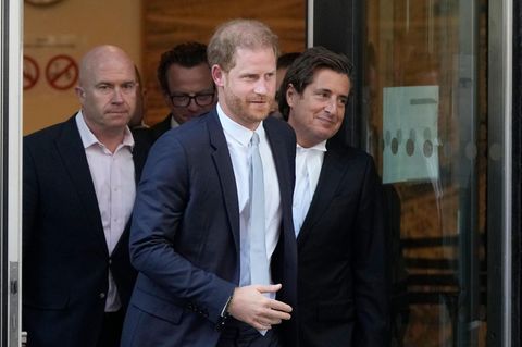 Prinz Harry mit Anwalt David Sherborne in London