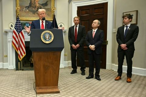 Trump und die Tech-Chefs bei der Verkündung des KI-Projekts