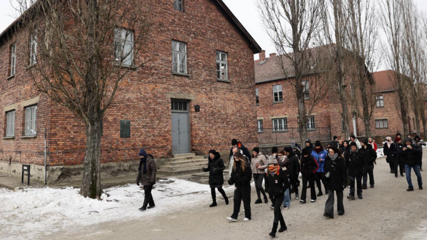 Survey: Young generation forgets Holocaust