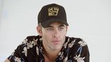 Chris Pine im Blumenhemd