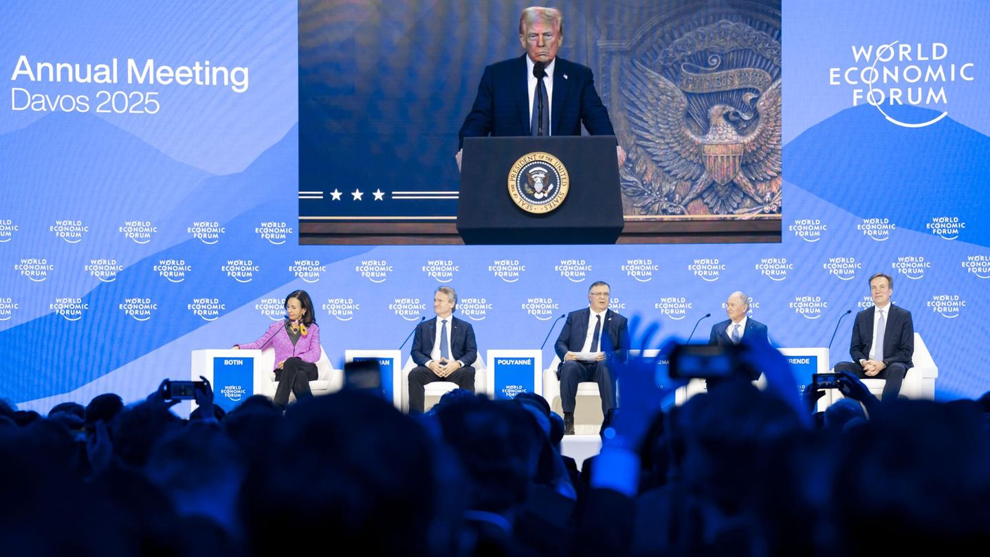 Donald Trumps virtuelle Rede in Davos. Es wirkt wie die Unterwerfung gegenüber einer neuen Weltordnung, der Ich-Welt Donald Trumps virtuelle Rede in Davos. Es wirkt wie die Unterwerfung gegenüber einer neuen Weltordnung, der Ich-Welt