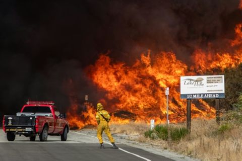 Feuerwehrmann beim Einsatz im kalifornischen Castaic