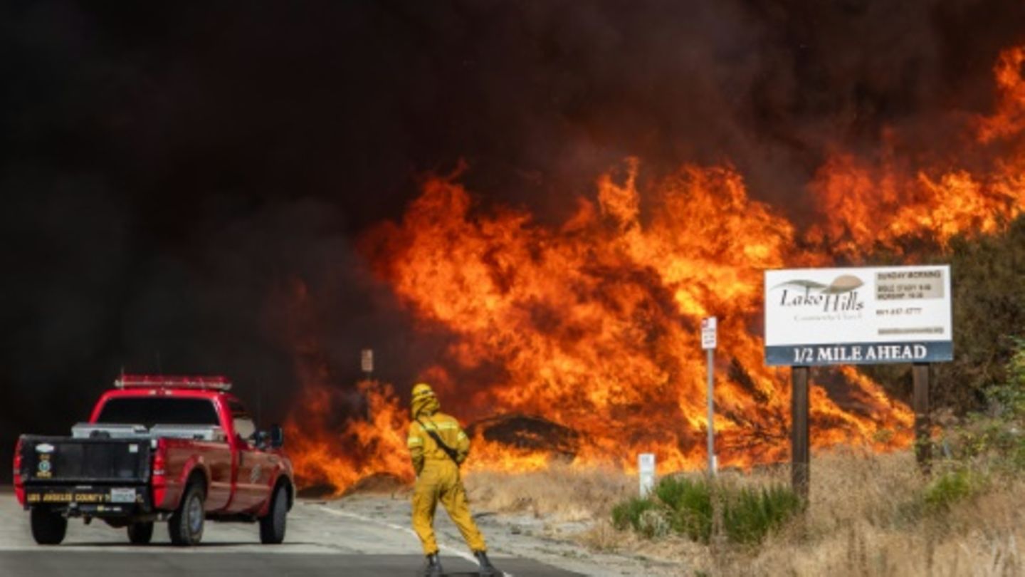 Feuerwehrmann beim Einsatz im kalifornischen Castaic