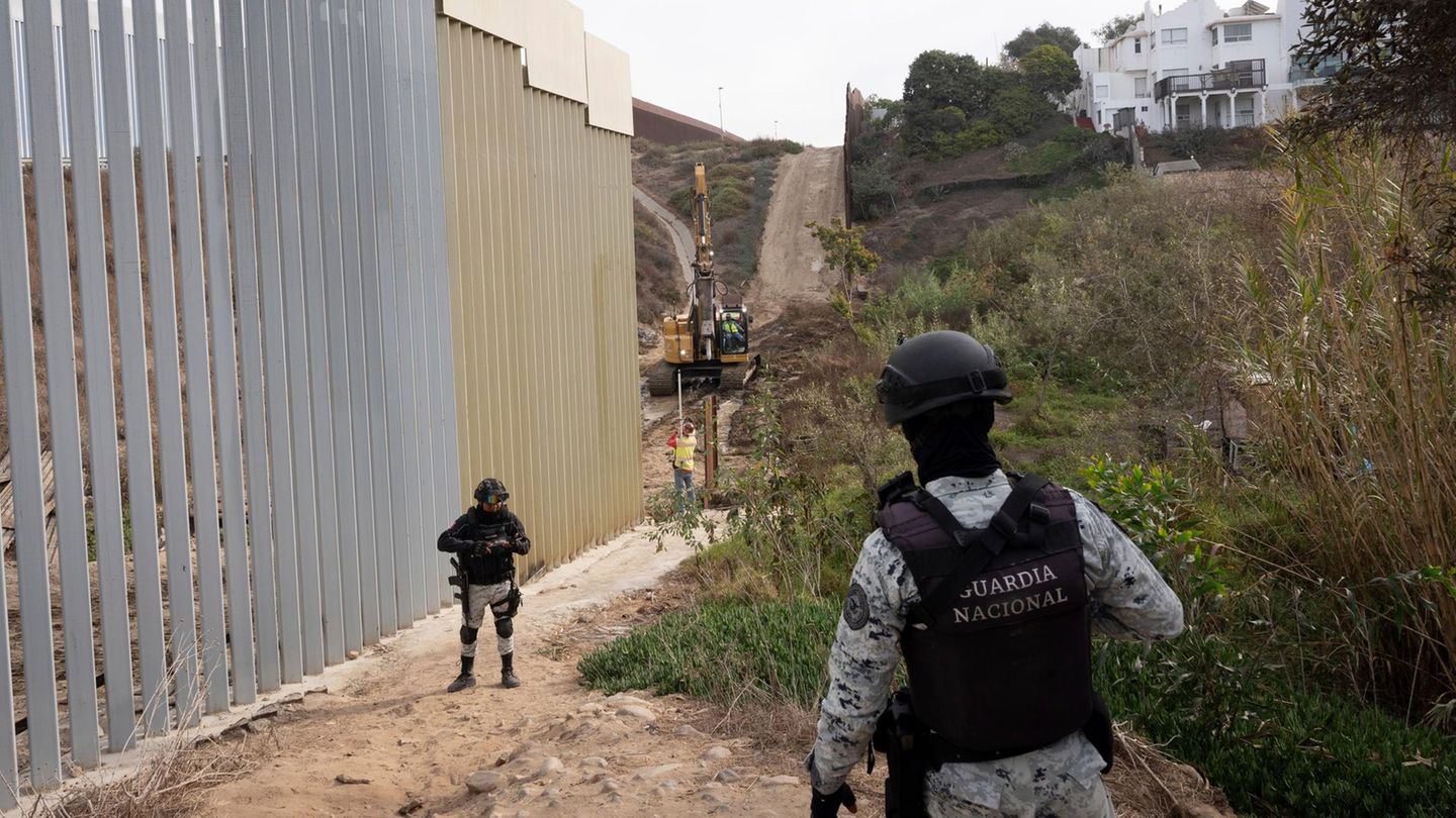 USA: 538 illegal immigrants arrested – “greatest mass deportation in history”
