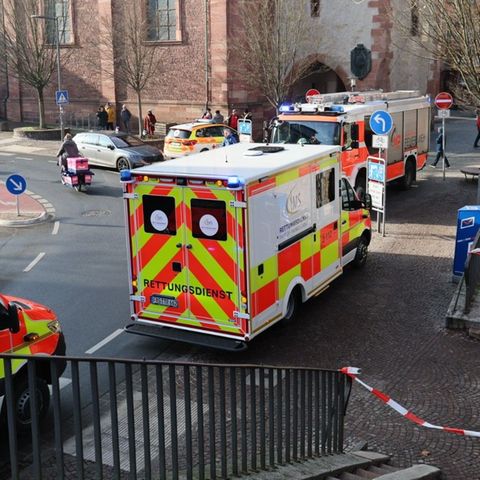 Fire brigade and emergency services at the crime scene in Aschaffenburg