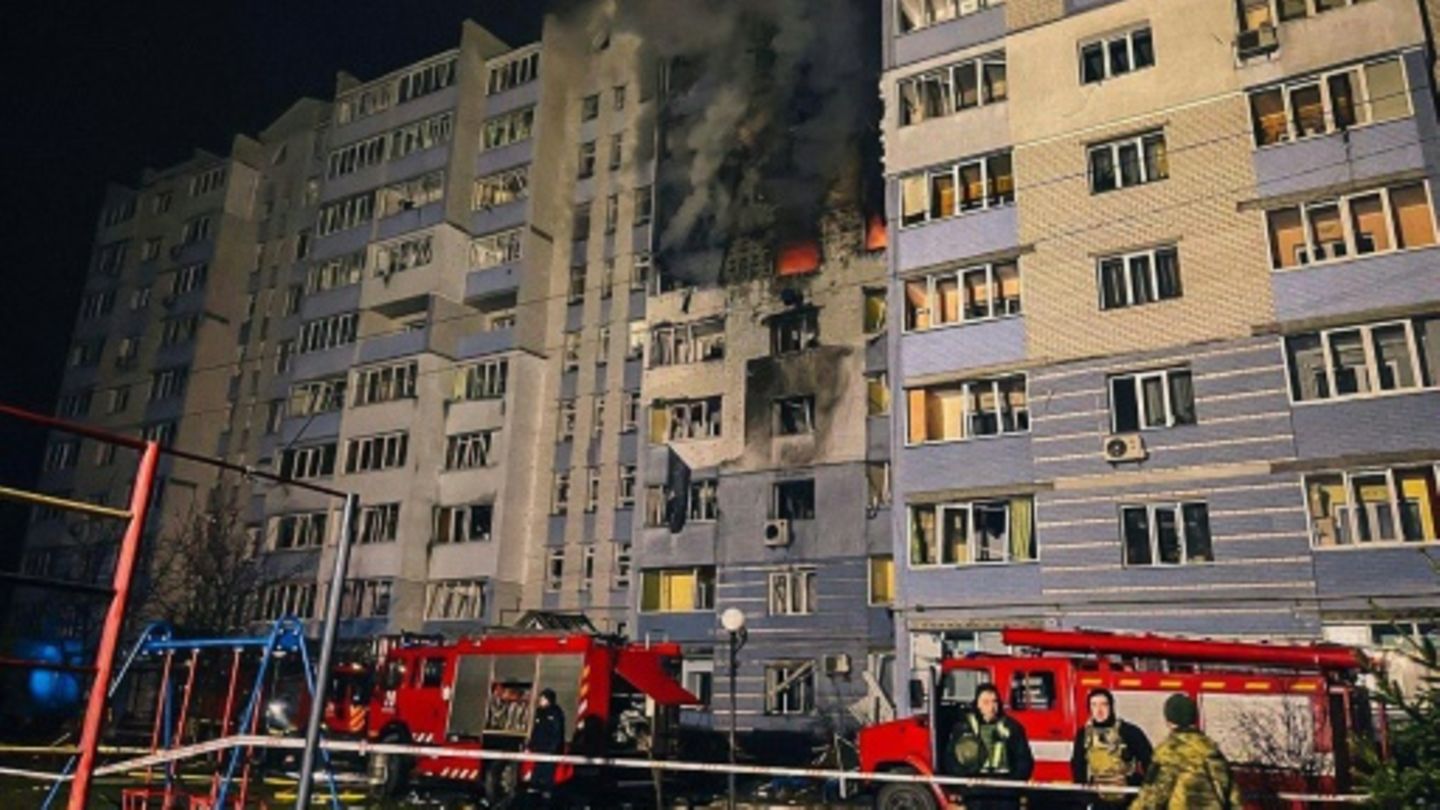 Rettungsdienste in der Region Kiew in der Nacht zu Freitag