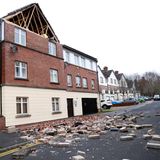 In der nordirischen Stadt Belfast hast der Sturm bereits einzelne Häuser beschädigt. Es ist zu befürchten, dass es nicht das einzige Gebäude bleibt