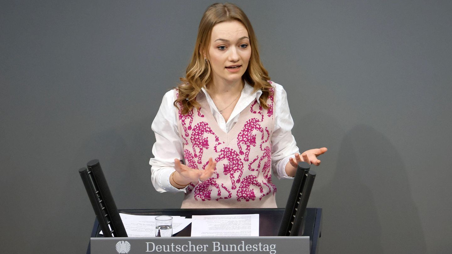 Emily Vontz: Youngest MP withdraws from Bundestag