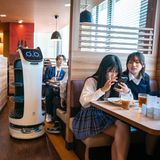 Roboter mit Katzengesicht