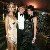 Melania Trump mit Donald Trump und dessen Tochter Ivana auf der Met Gala 2004