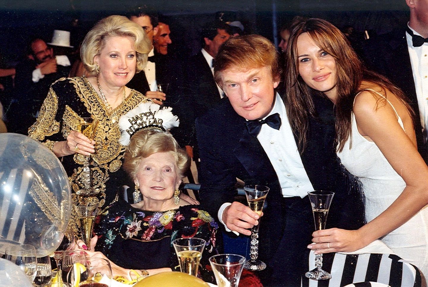 Melania Knauss mit den Trumps: Schwester Elizabeth Trump Graum, Mutter Mary Trump und ihrem Freund Donald Trump Melania Knauss mit den Trumps: Schwester Elizabeth Trump Graum, Mutter Mary Trump und ihrem Freund Donald Trump