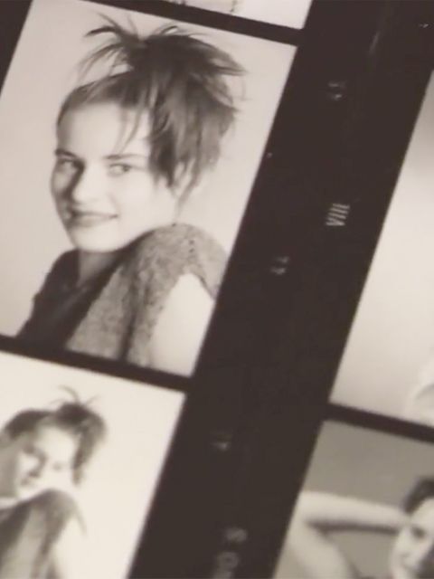 Der Fotograf Stane Jerko hält die ersten Modelfotos der First Lady Melania Trump in den Händen