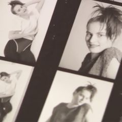 Der Fotograf Stane Jerko hält die ersten Modelfotos der First Lady Melania Trump in den Händen