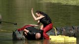 Lilly Becker versohlt Pierre Sanoussi-Bliss den Hintern