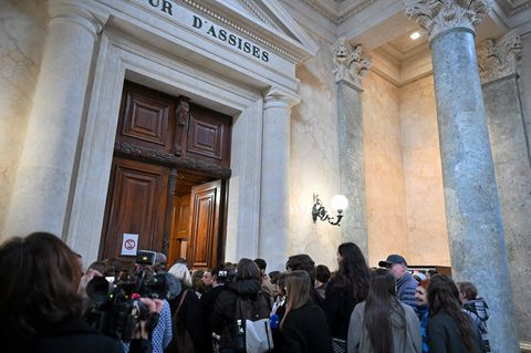Großer Andrang beim Prozess in Montpellier, Frankreich