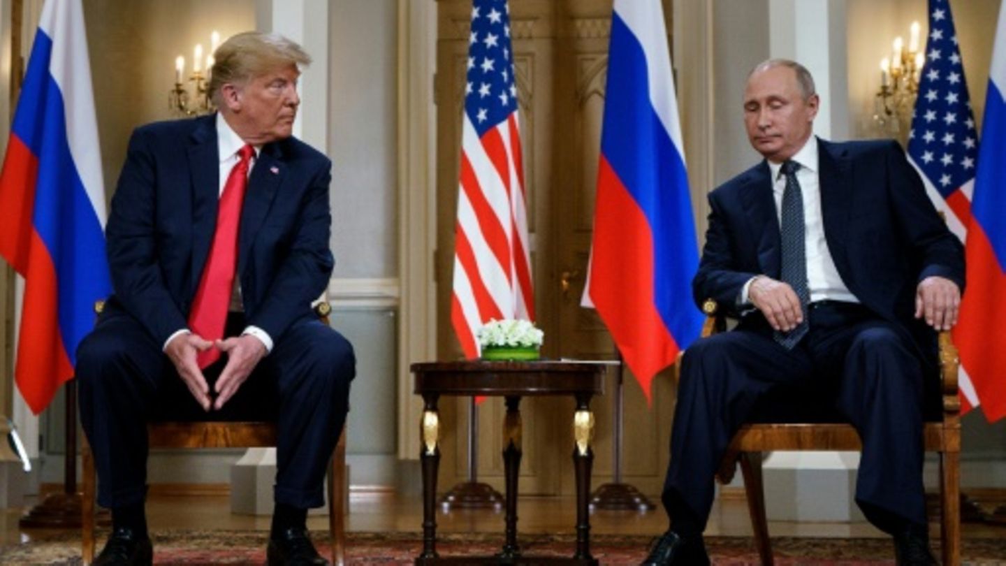 Donald Trump (links) und Wladimir Putin 2018 in Helsinki
