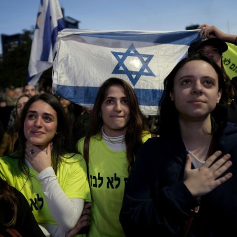 Angehörige und Freunde der Hamas-Geiseln in Tel Aviv