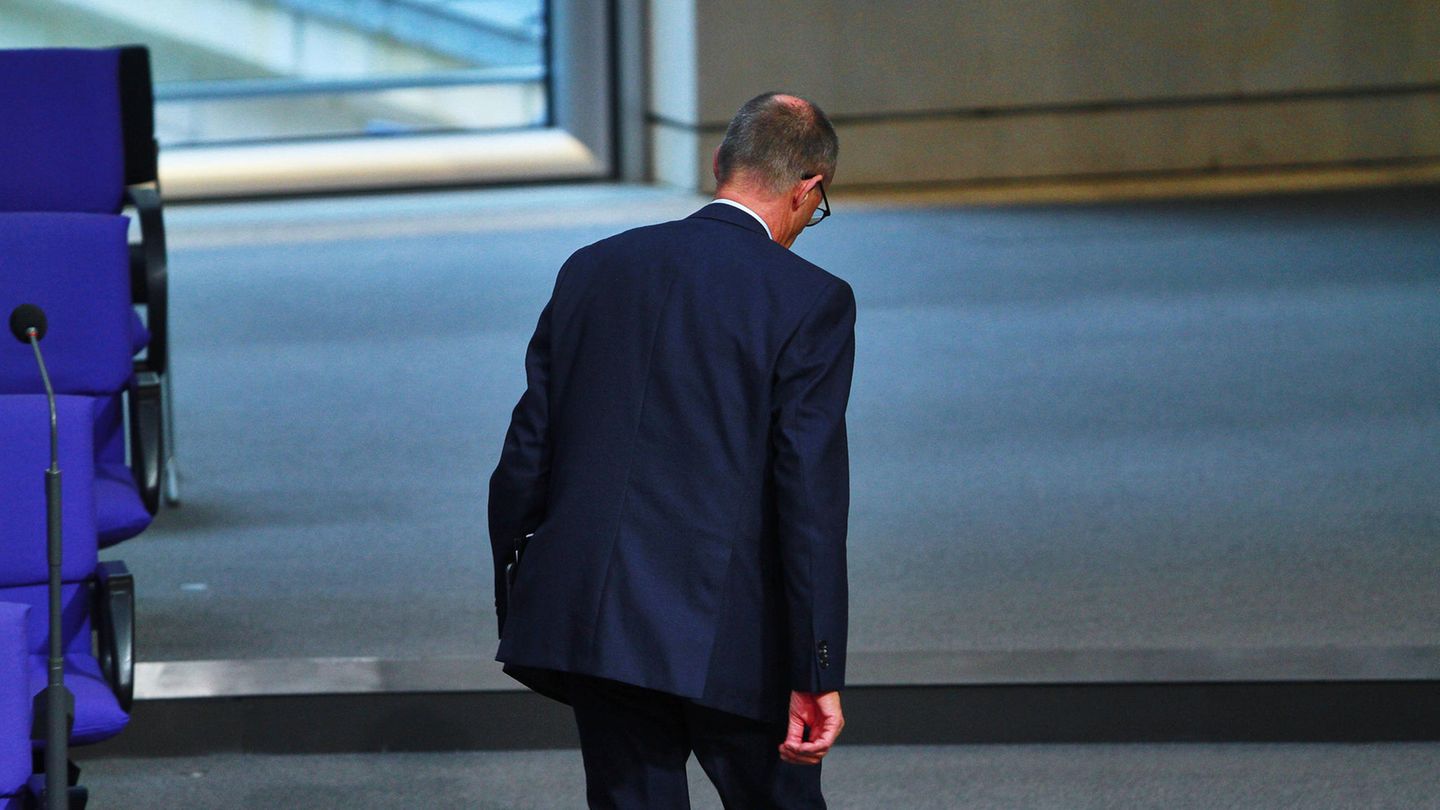 Merz wendet sich ab vom Kurs der Merkel-Ära und schärft wieder das konservative Profil der CDU. Doch immer wieder hadert die Union auch mit ihrem Chef – zum Beispiel wenn dieser Kinder mit Migrationshintergrund als "kleine Paschas" bezeichnet oder von "Sozialtourismus" spricht. Mit seiner impulsiven Art polarisiert der Sauerländer regelmäßig