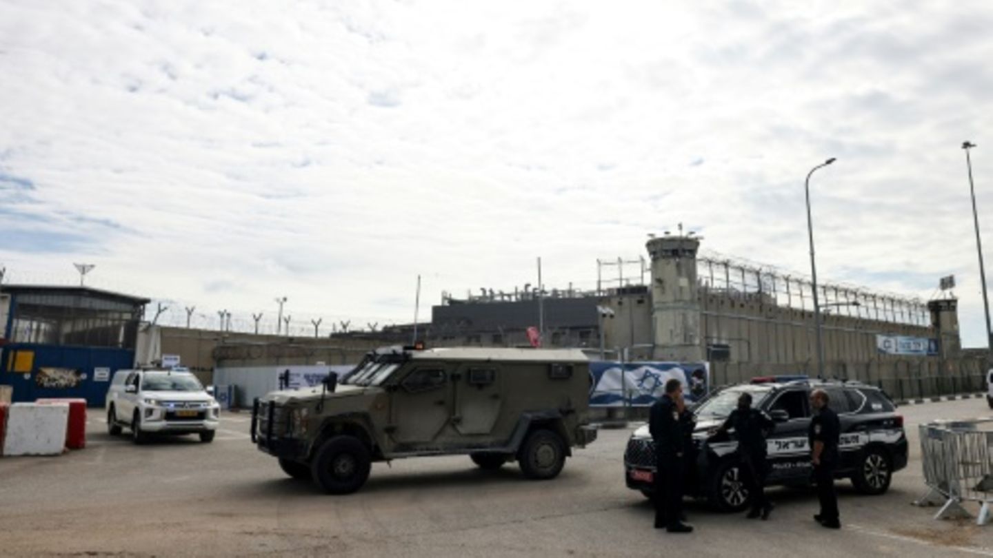 Israelische Sicherheitskräfte vor dem Ofer-Gefängnis
