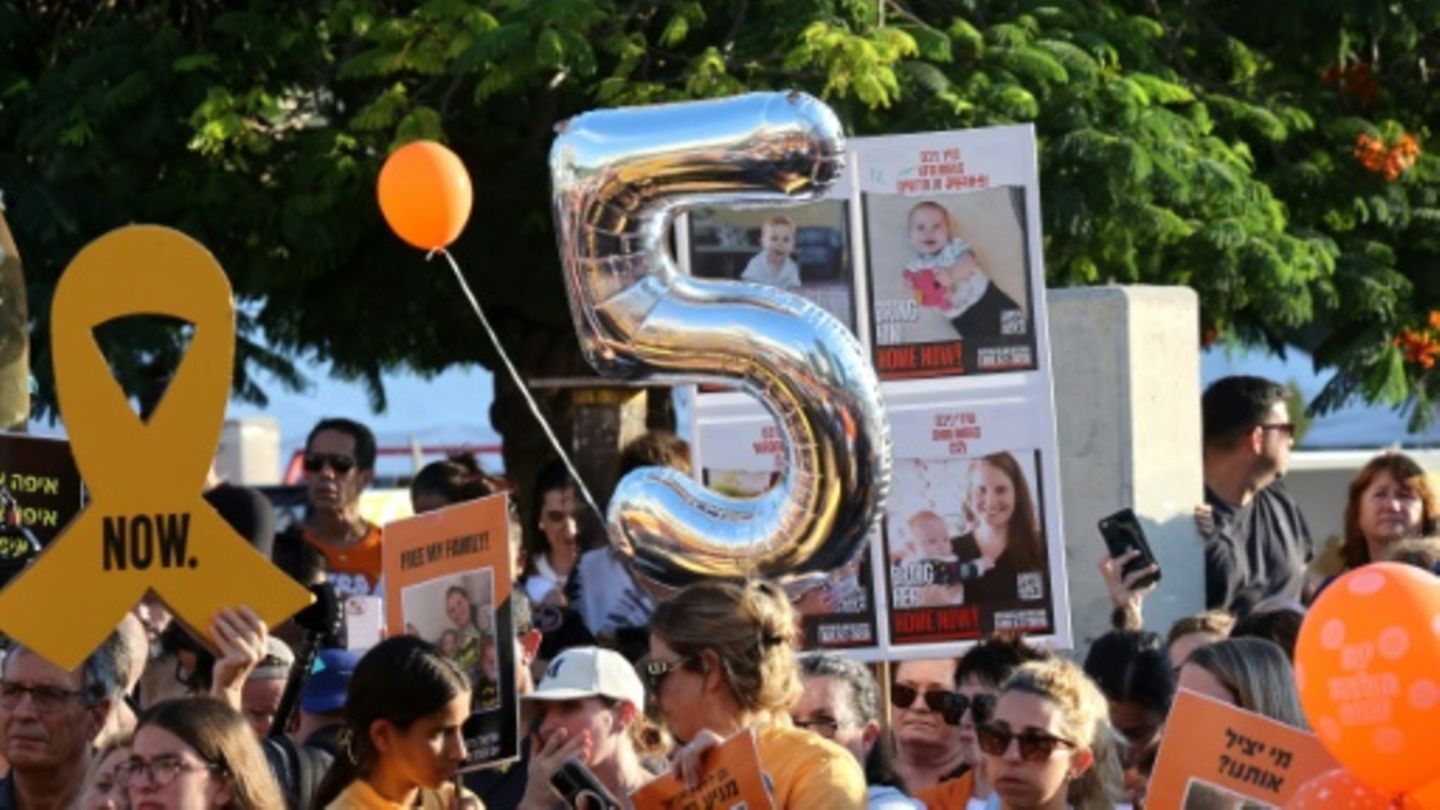 Demonstration am fünften Geburtstag von Ariel Bibas