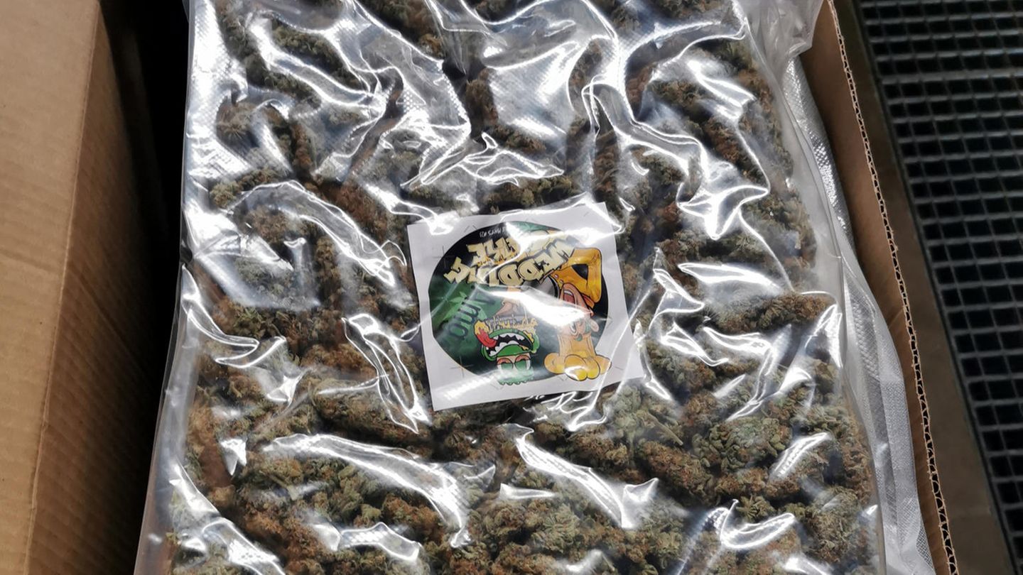 Die Zöllner wurden durch den Geruch auf das in mehreren Kartons verpackte Marihuana aufmerksam
