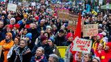 Laut Schätzungen der Polizei beteiligten sich unter dem Motto "5vor 12 – Laut für die Demokratie etwa 40.000 an dem Protest